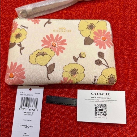 ❤️❤️❤️Coach Authentic Corner zip wallet/wristlet with Floral cluster print ❤️❤️ - Picture 2 of 6